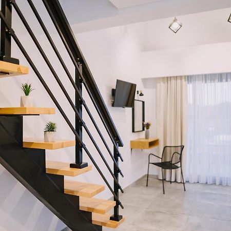 Blue Stone Luxury Suites 리메나리아 외부 사진