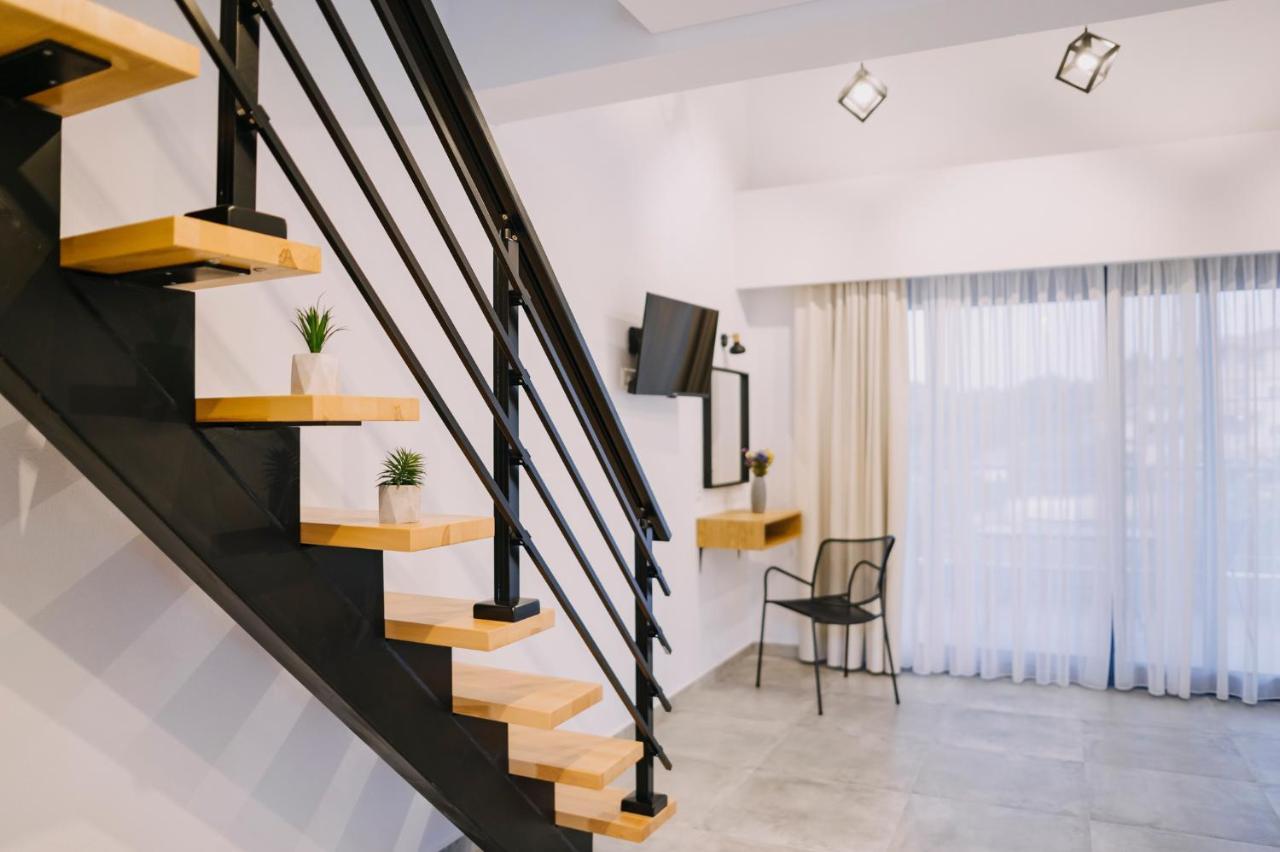 Blue Stone Luxury Suites 리메나리아 외부 사진