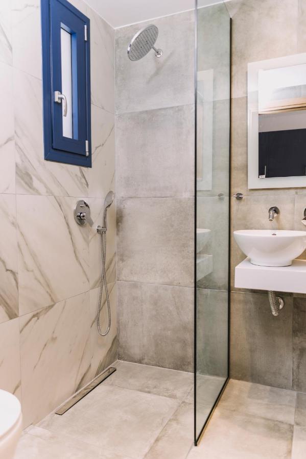 Blue Stone Luxury Suites 리메나리아 외부 사진