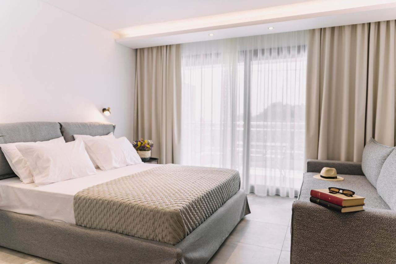 Blue Stone Luxury Suites 리메나리아 외부 사진