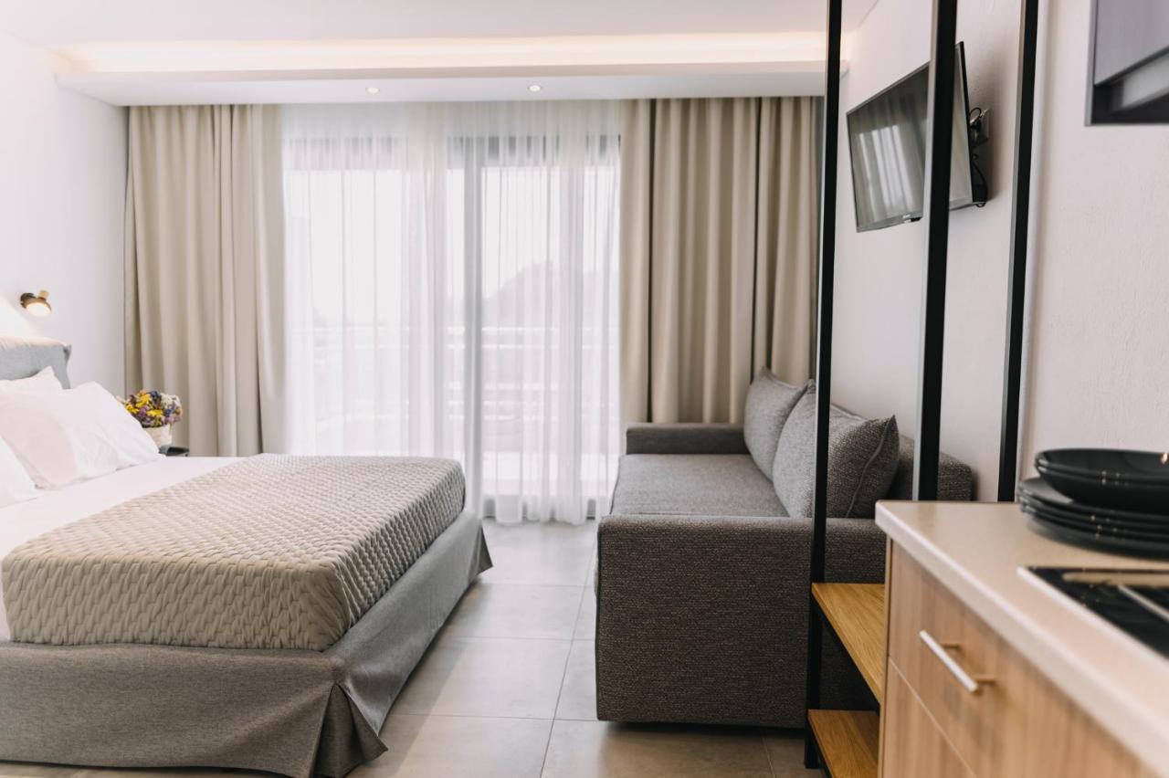Blue Stone Luxury Suites 리메나리아 외부 사진
