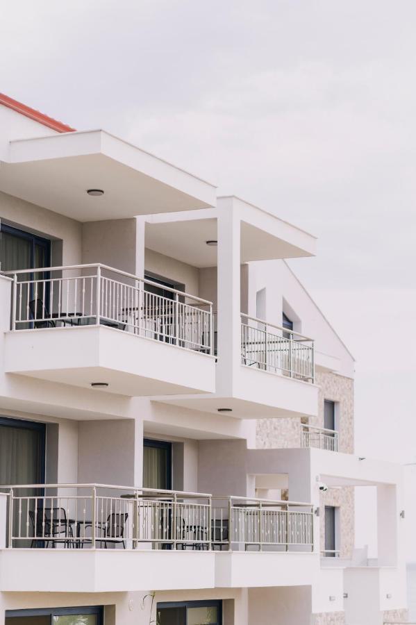 Blue Stone Luxury Suites 리메나리아 외부 사진