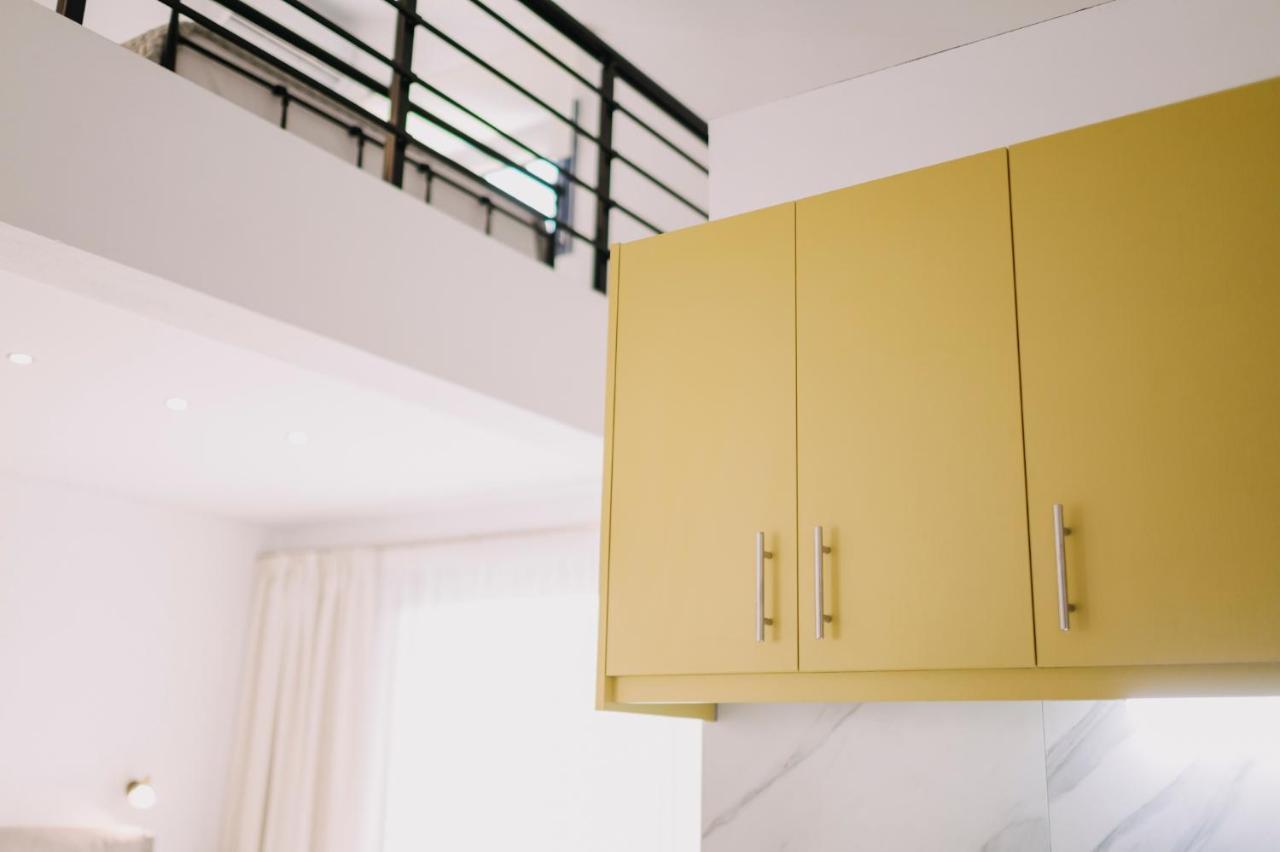 Blue Stone Luxury Suites 리메나리아 외부 사진